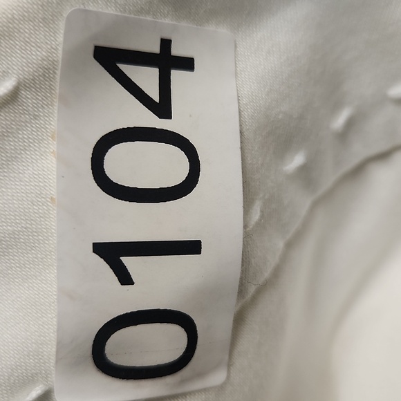 Claudia Ev White Capri Cropped Pants 16 Beautiful stitching detail &front button - Picture 6 of 6